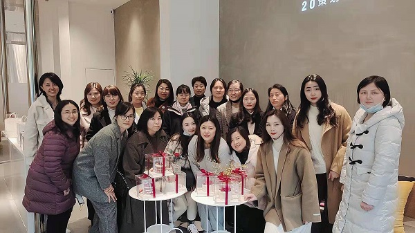 巧手做烘焙，甜蜜好时光——地产集团工会举办妇女节主题烘焙活动